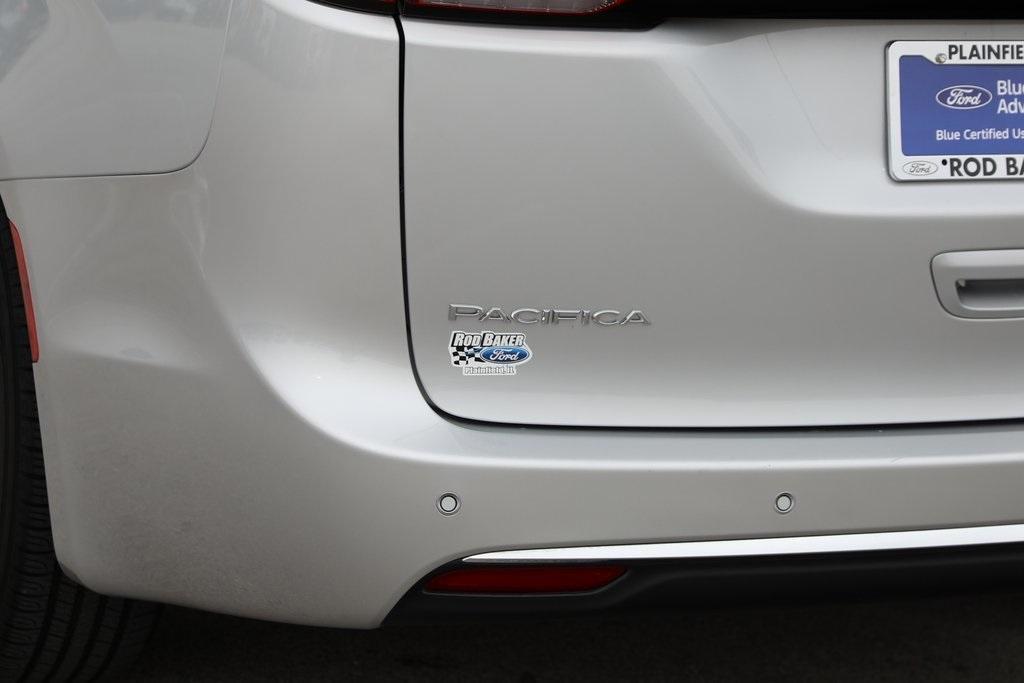 used 2024 Chrysler Pacifica car, priced at $25,795
