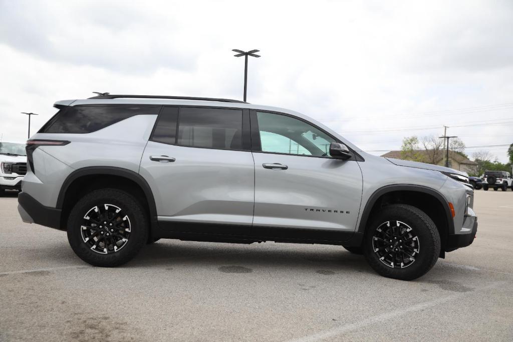 used 2025 Chevrolet Traverse car, priced at $47,992
