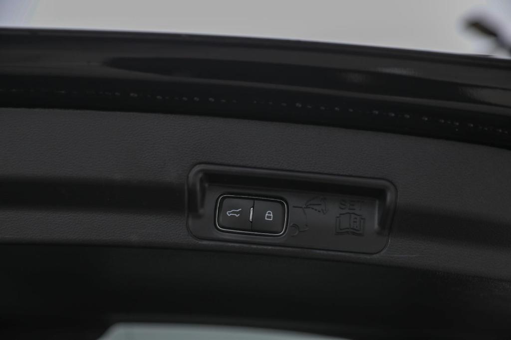 used 2022 Ford Explorer car, priced at $31,425