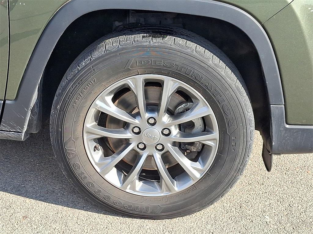 used 2021 Jeep Cherokee car, priced at $22,990