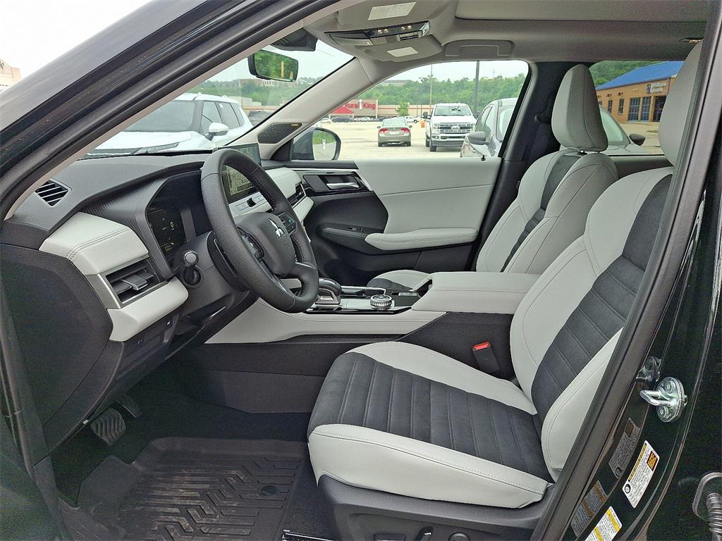 new 2025 Mitsubishi Outlander car, priced at $33,360