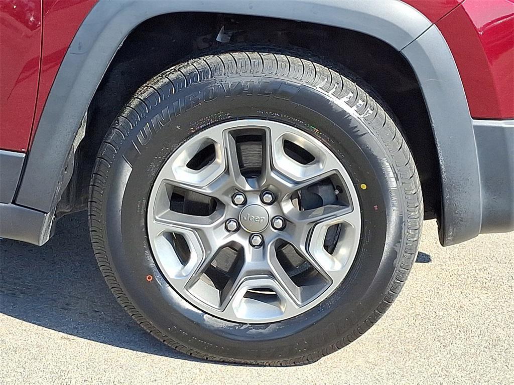 used 2019 Jeep Cherokee car, priced at $17,795