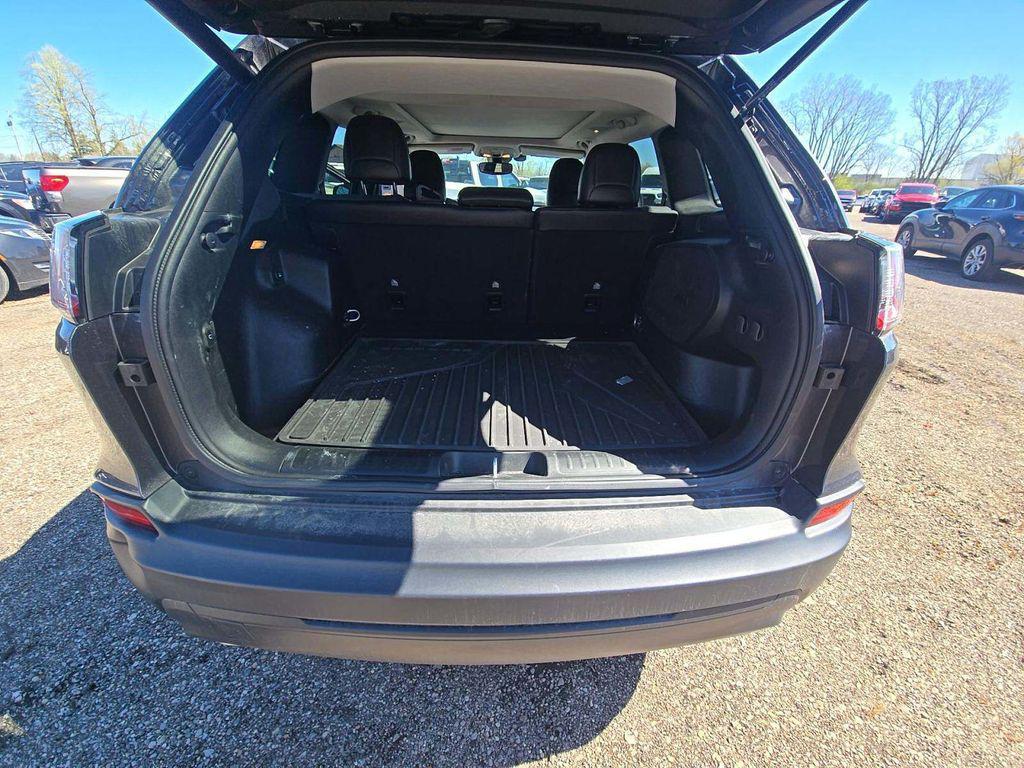 used 2022 Jeep Cherokee car, priced at $21,369