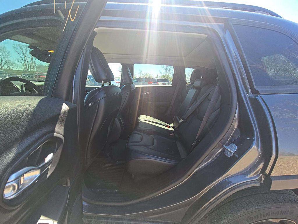 used 2022 Jeep Cherokee car, priced at $21,369
