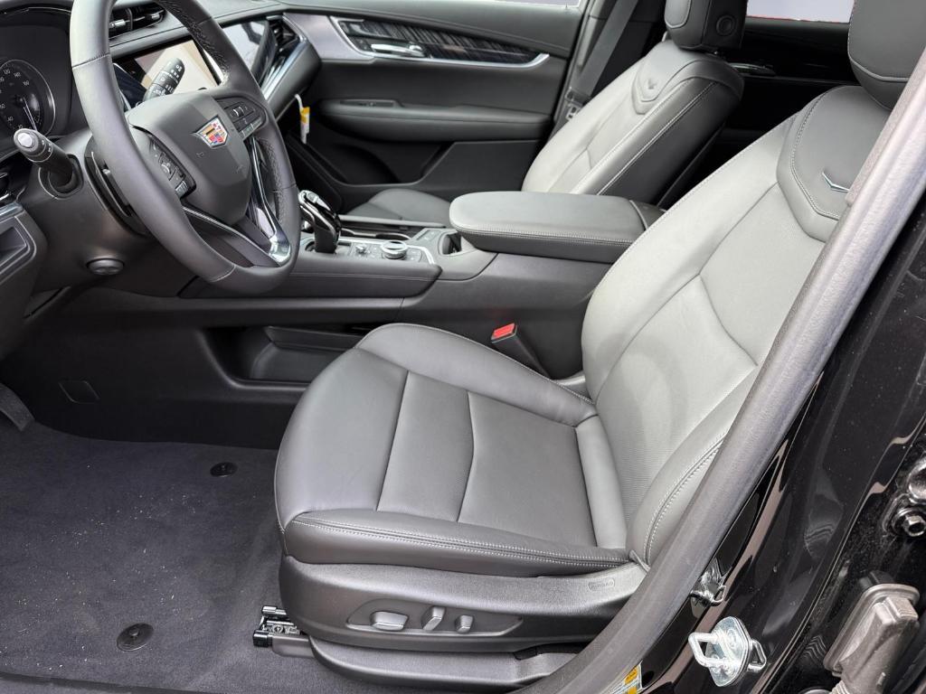 new 2025 Cadillac XT6 car, priced at $57,765