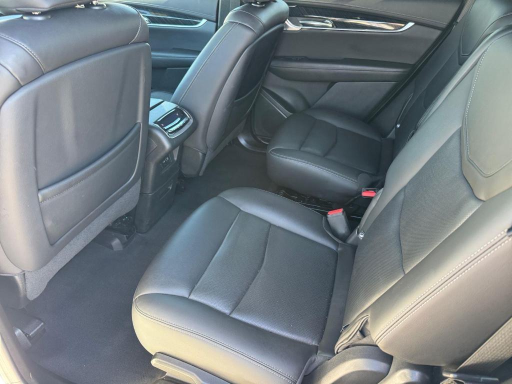 used 2022 Cadillac XT6 car, priced at $40,995