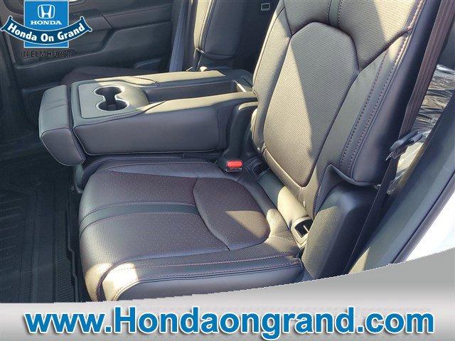 new 2025 Honda Pilot car, priced at $52,027