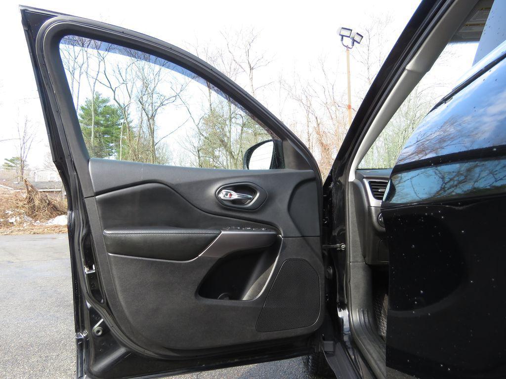 used 2019 Jeep Cherokee car, priced at $16,303