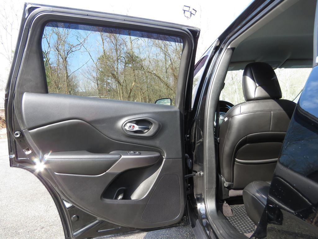 used 2019 Jeep Cherokee car, priced at $16,303