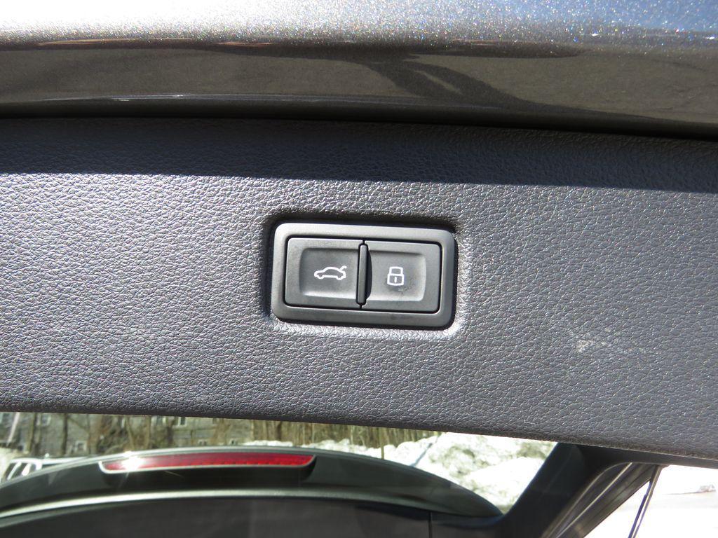 used 2020 Audi Q7 car, priced at $25,770