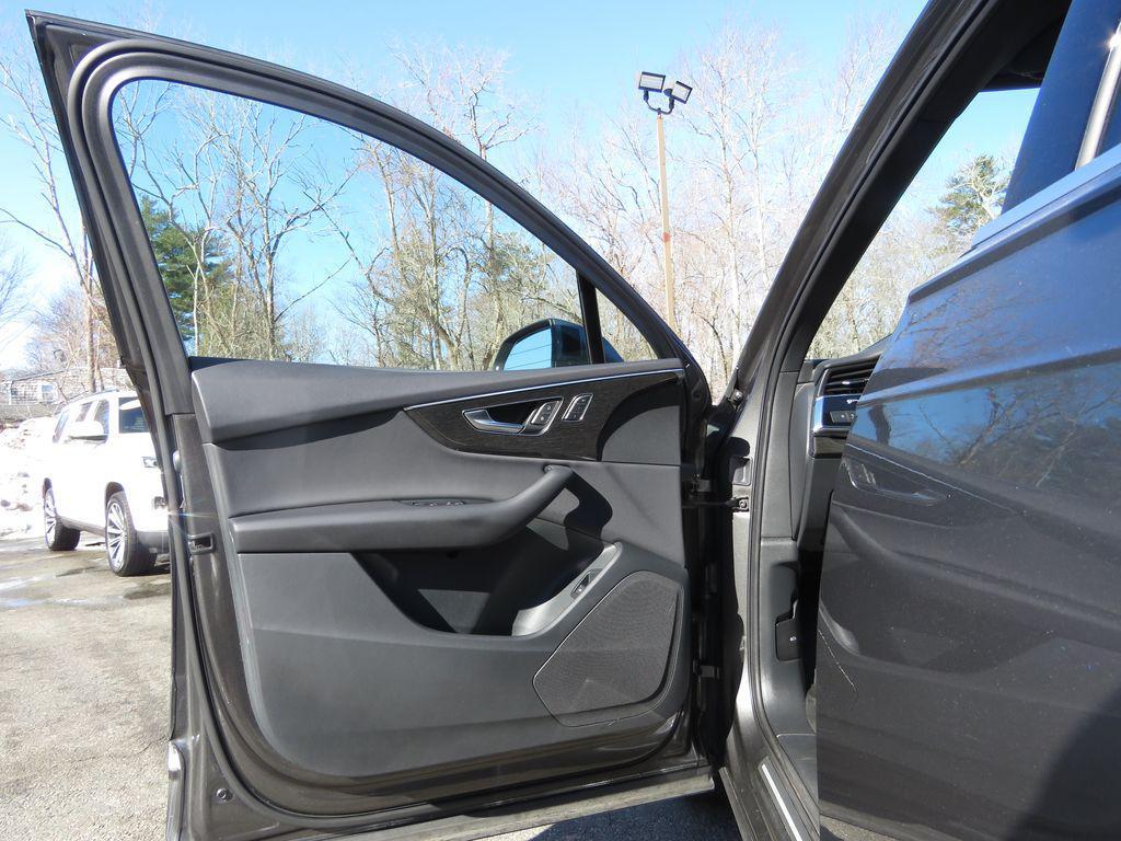 used 2020 Audi Q7 car, priced at $25,770