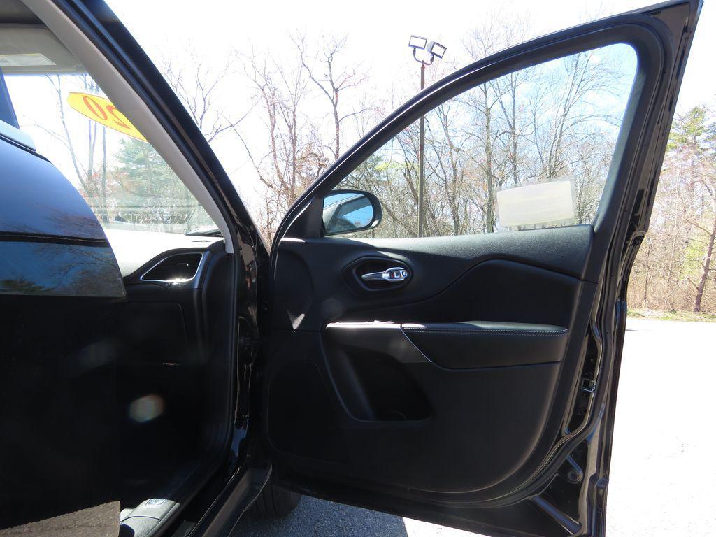 used 2020 Jeep Cherokee car, priced at $21,162