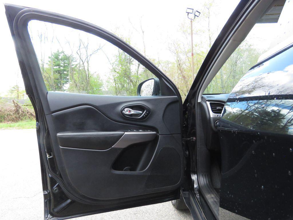 used 2022 Jeep Cherokee car, priced at $20,675