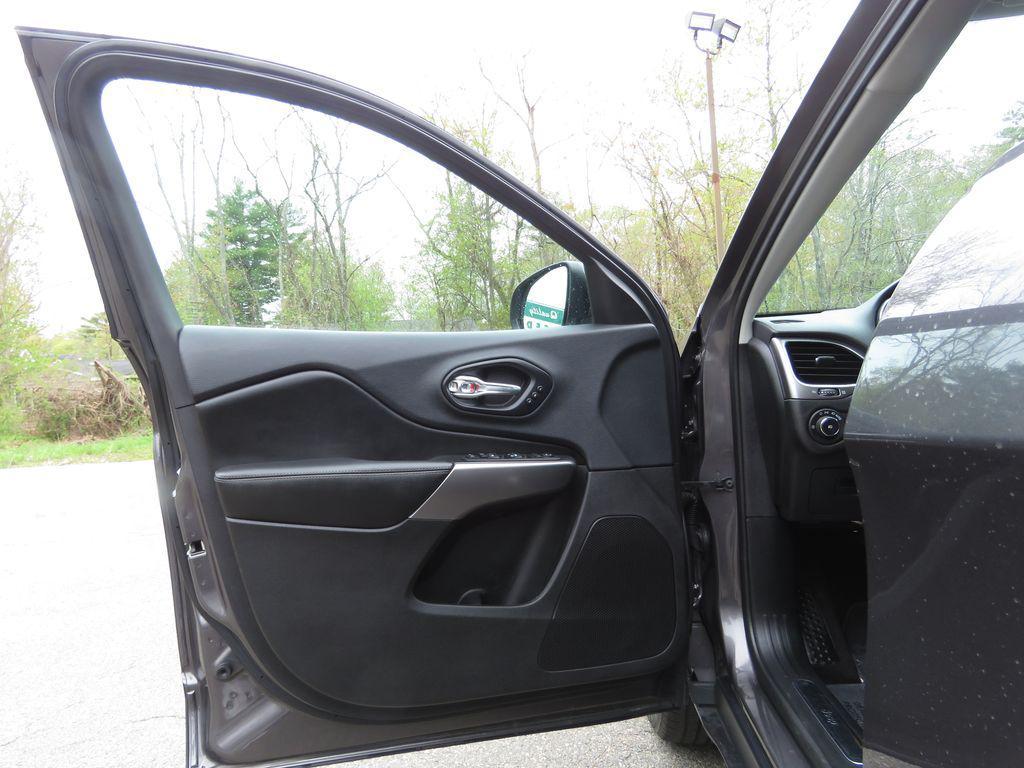 used 2019 Jeep Cherokee car, priced at $16,485