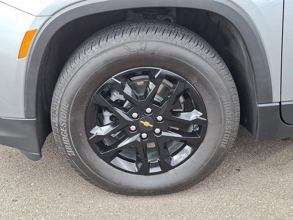 used 2024 Chevrolet Traverse car, priced at $29,998