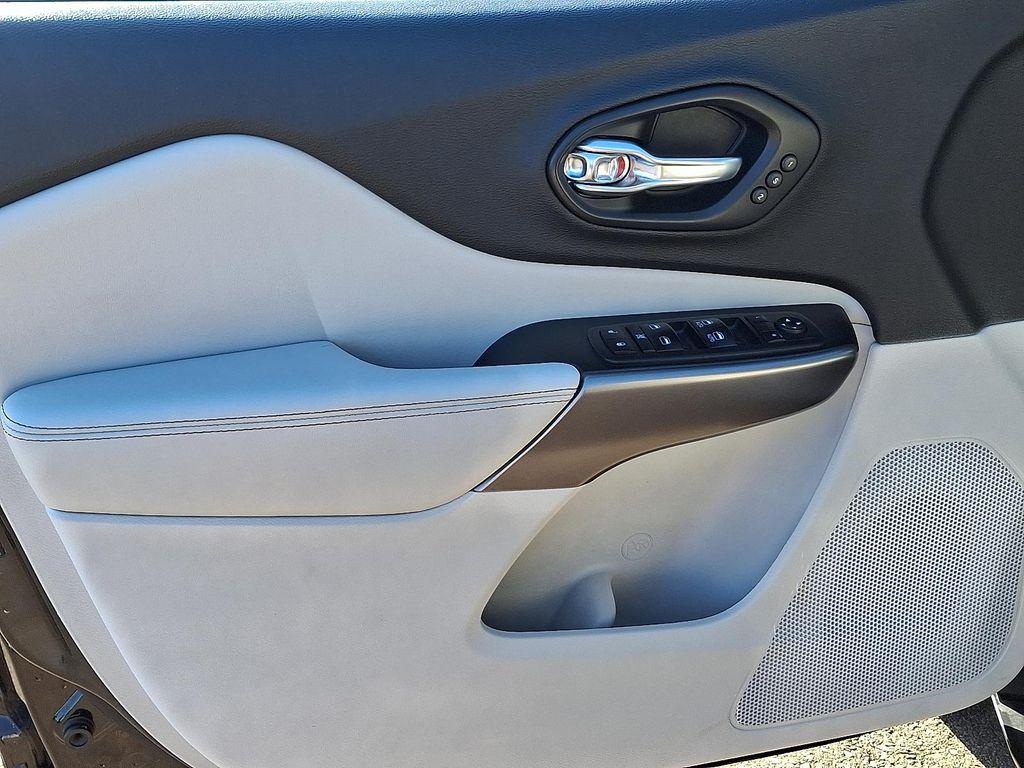 used 2019 Jeep Cherokee car, priced at $21,418