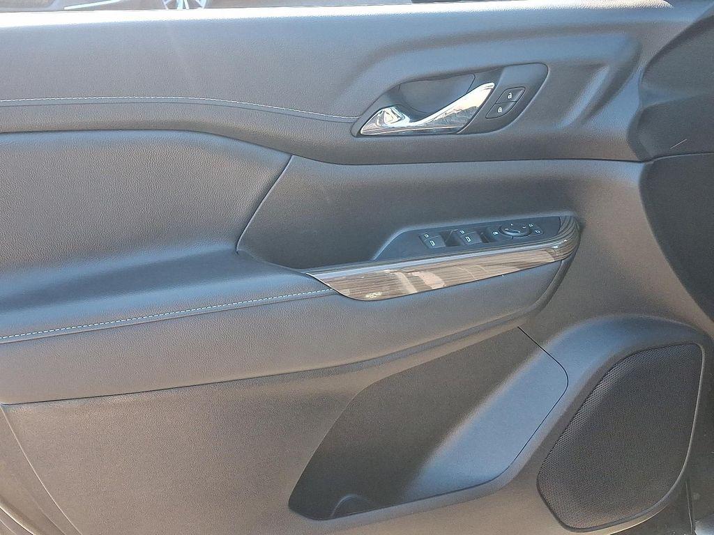 used 2023 GMC Acadia car, priced at $26,998