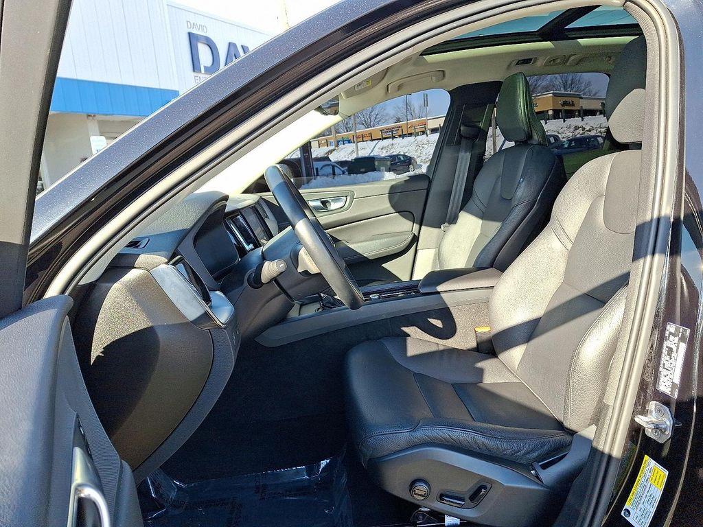 used 2021 Volvo XC60 car, priced at $22,618