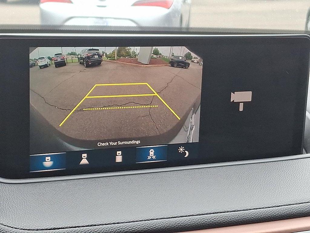 used 2022 Acura MDX car, priced at $31,618