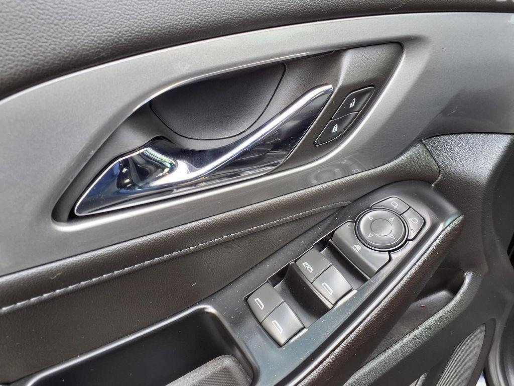 used 2023 Chevrolet Traverse car, priced at $29,877