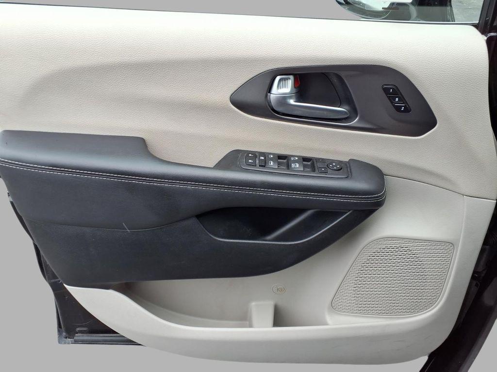 used 2024 Chrysler Pacifica car, priced at $25,946