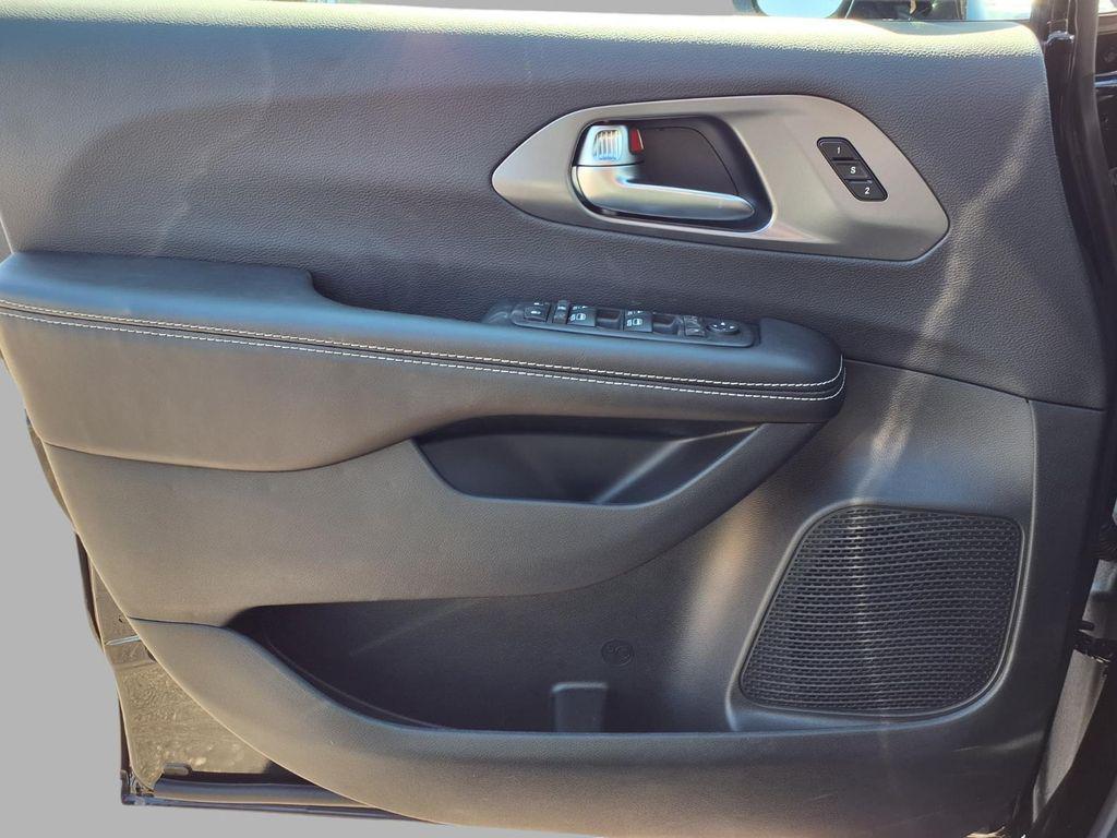 new 2026 Chrysler Pacifica car, priced at $47,701