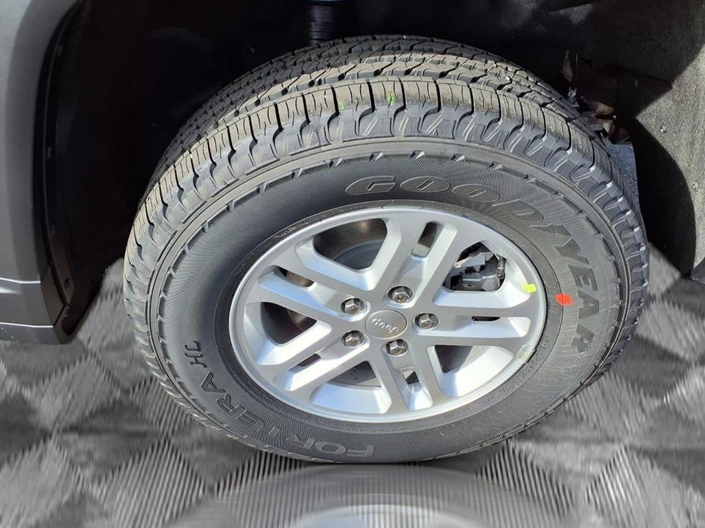 new 2025 Jeep Grand Cherokee car, priced at $32,448