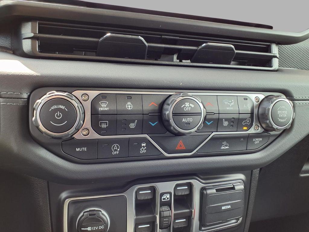new 2026 Jeep Gladiator car, priced at $50,689