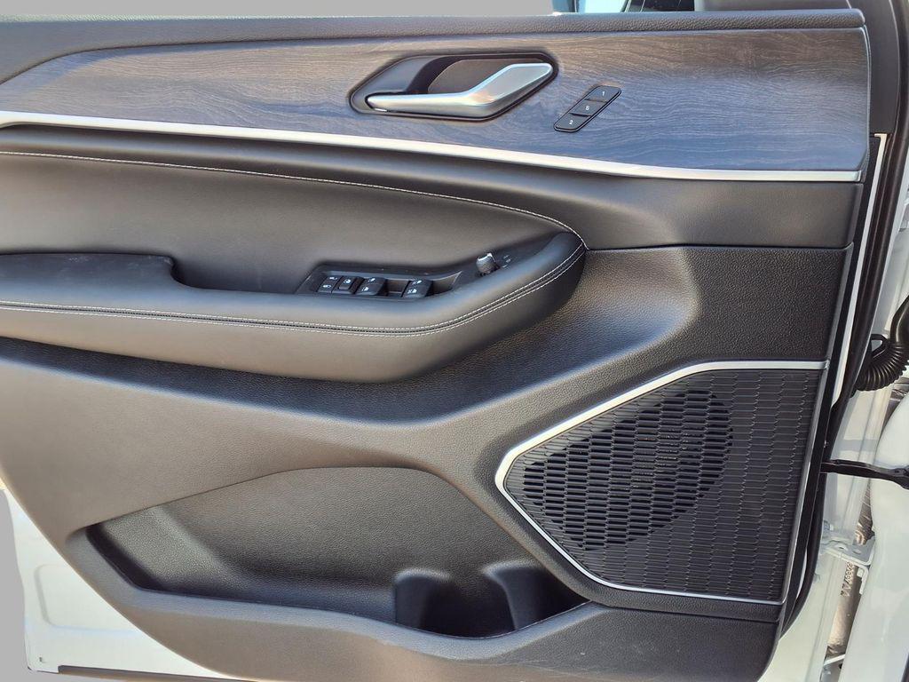 new 2026 Jeep Grand Cherokee L car, priced at $48,917