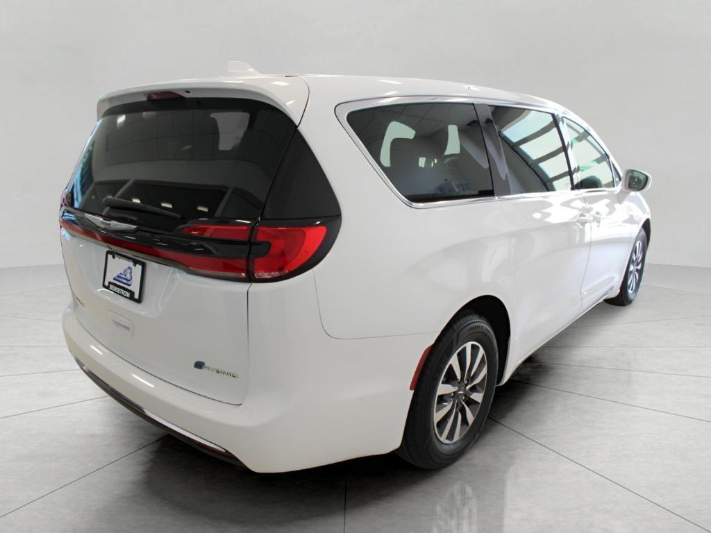 used 2022 Chrysler Pacifica Hybrid car, priced at $25,378