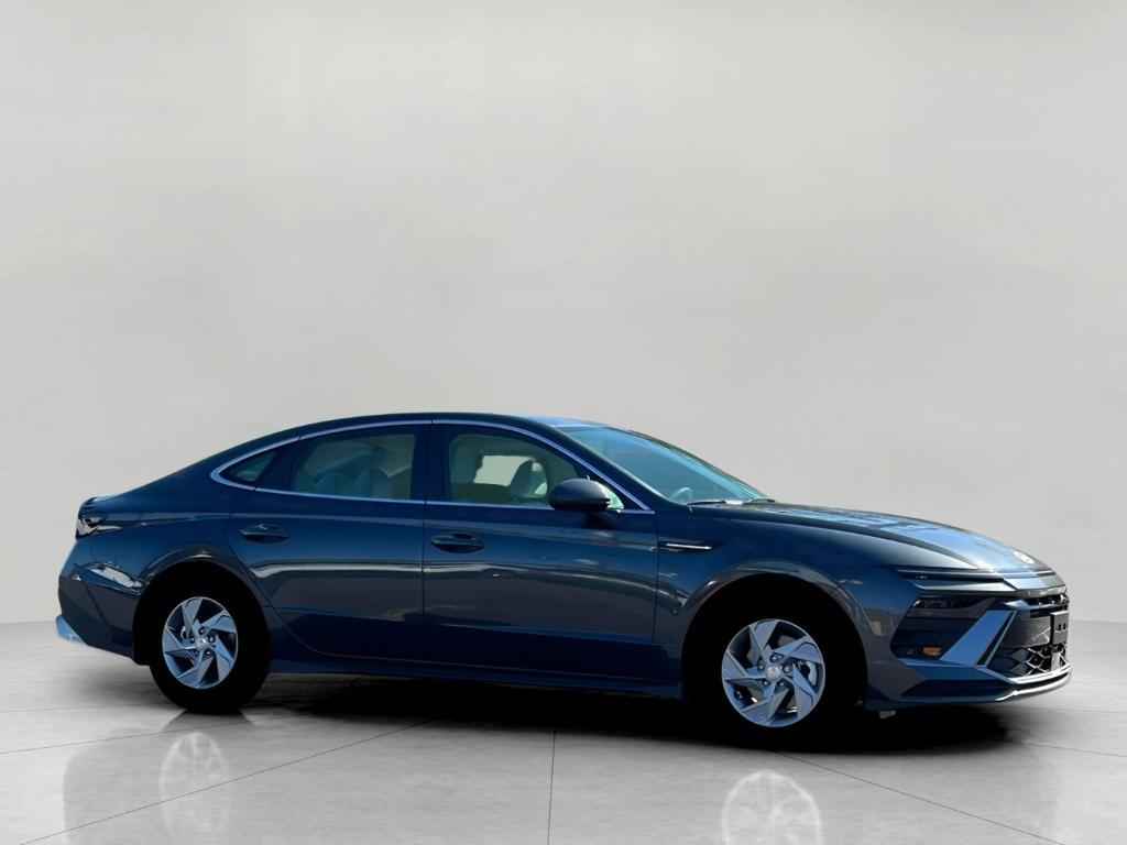 new 2025 Hyundai Sonata car, priced at $25,095