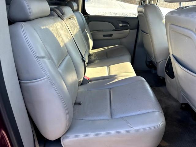 2009 RED Chevrolet Avalanche