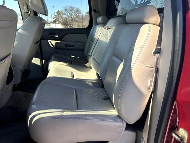 2009 RED Chevrolet Avalanche