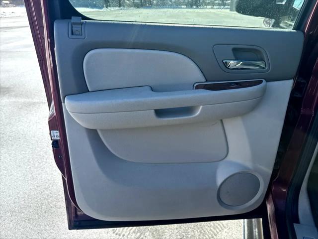 2009 RED Chevrolet Avalanche