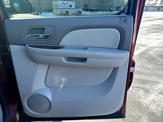 2009 RED Chevrolet Avalanche