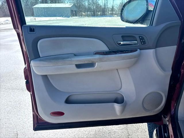 2009 RED Chevrolet Avalanche
