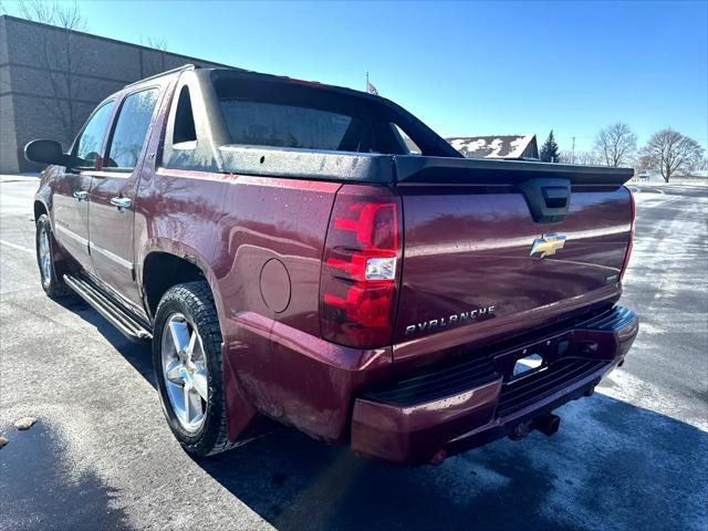 2009 RED Chevrolet Avalanche