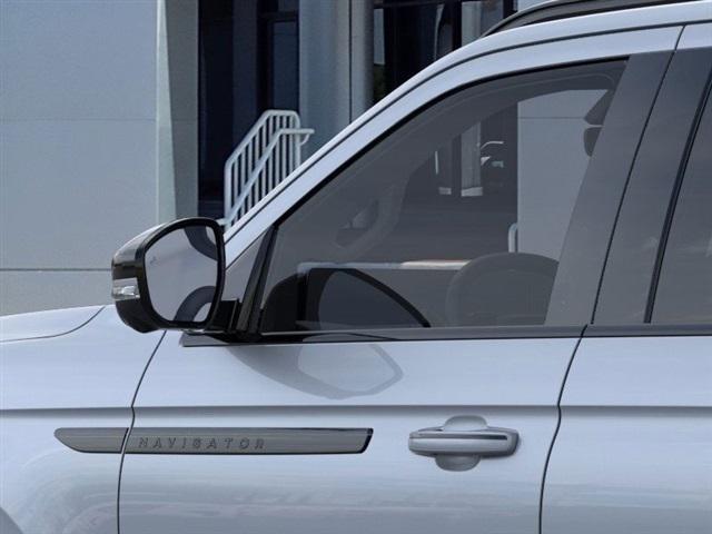 new 2025 Lincoln Navigator car, priced at $96,687