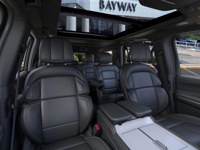 new 2025 Lincoln Navigator car, priced at $96,559