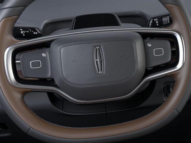 new 2025 Lincoln Navigator car, priced at $98,072