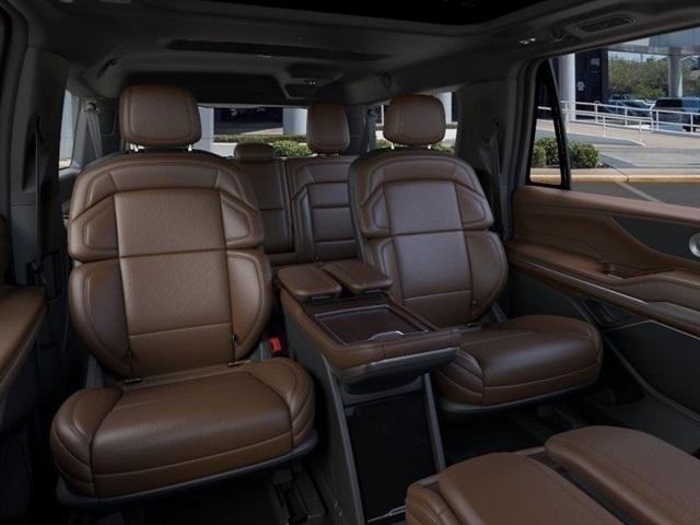 new 2025 Lincoln Navigator car, priced at $98,072