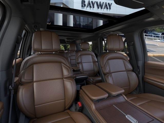 new 2025 Lincoln Navigator car, priced at $98,072