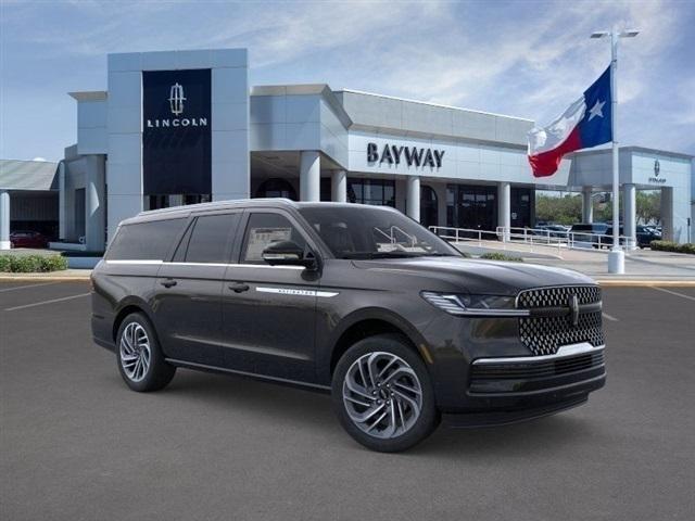 new 2025 Lincoln Navigator car, priced at $98,072