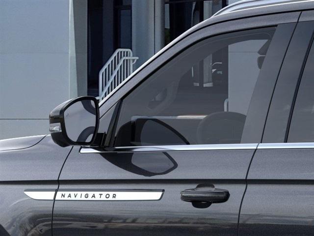 new 2025 Lincoln Navigator car, priced at $88,999