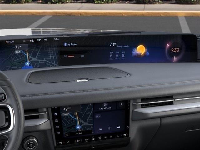 new 2025 Lincoln Navigator car, priced at $99,142