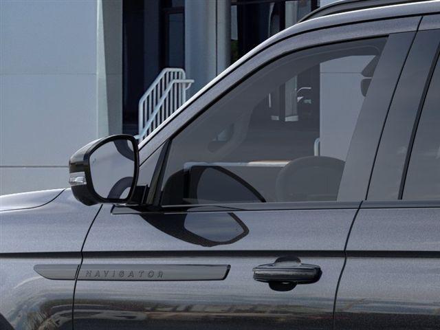 new 2025 Lincoln Navigator car, priced at $98,642