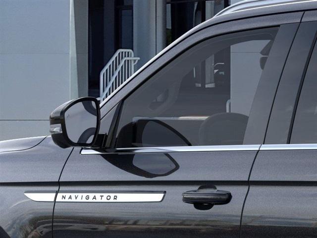 new 2025 Lincoln Navigator car, priced at $98,444