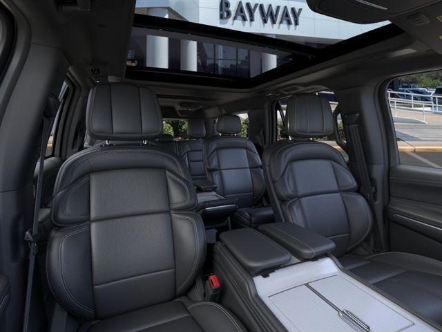 new 2025 Lincoln Navigator car, priced at $101,897