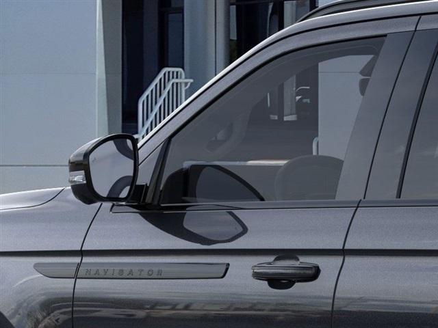 new 2025 Lincoln Navigator car, priced at $102,397