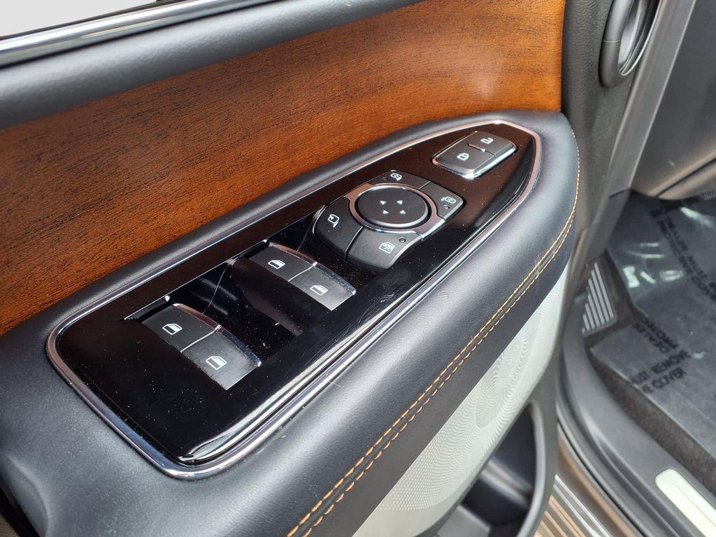 used 2024 Lincoln Navigator car, priced at $79,022